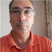 Profesor de Secundaria imparte clases a alumnos de todos los niveles y edades
